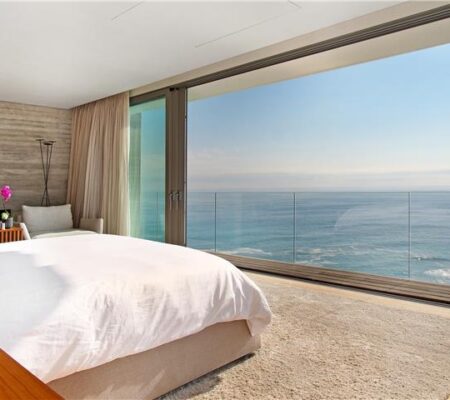 Splendour Bantry Bay Villa bedroom 1
