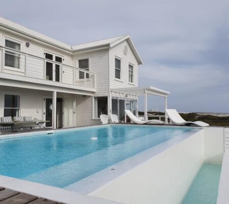 Pearl Bay Beach house- Pool exterior